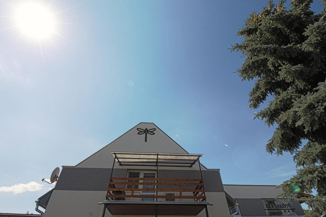 Szitakötő Panzió - Bed and Breakfast Tiszafüred