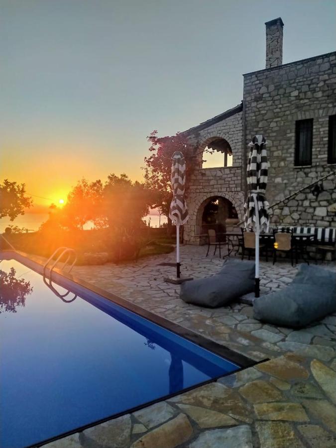 Majestic Chateau - Spectacular Seascapes & Pool - B&B Kalamata