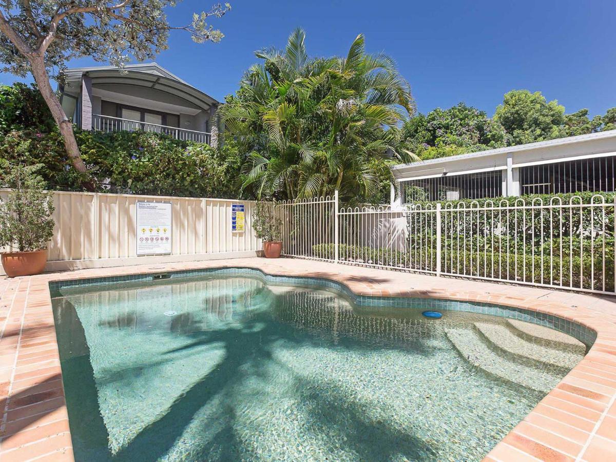 Seashells, 2,21-23 Magnus Street -Unit with Air con, complex lift and pool, close to town - B&B