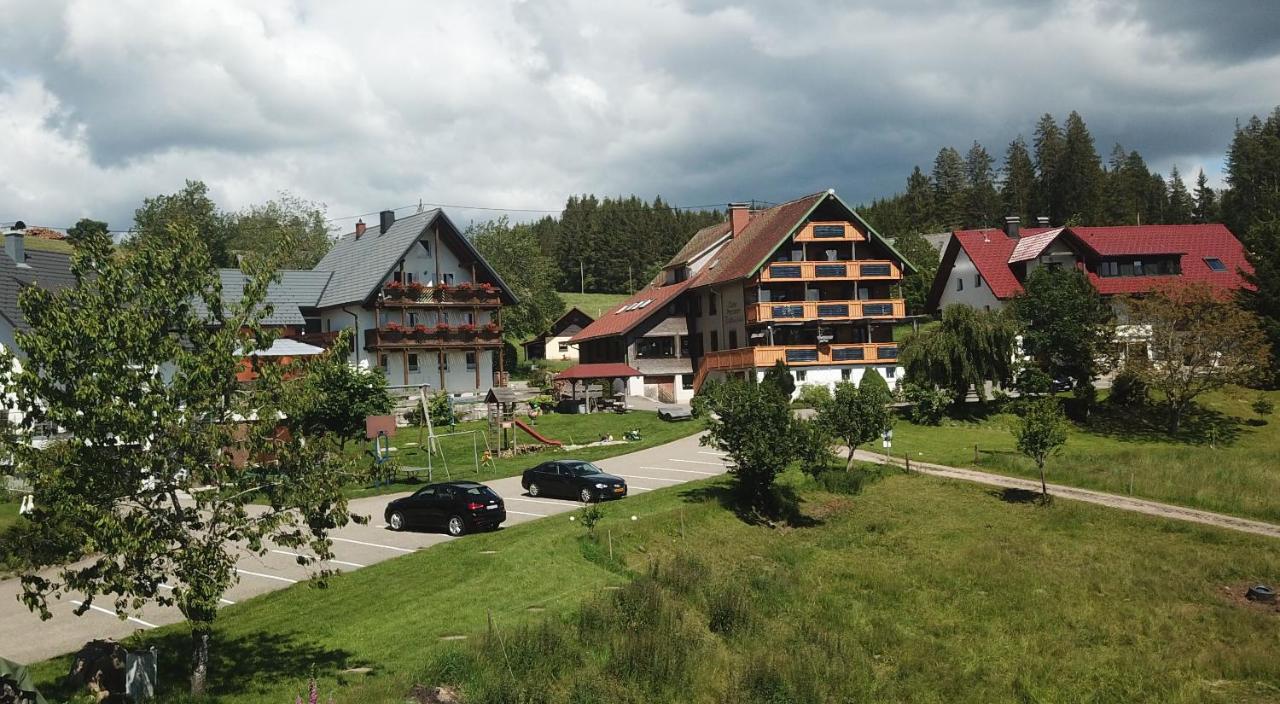 B&B Titisee-Neustadt - Café-Pension Feldbergblick - Bed and Breakfast Titisee-Neustadt