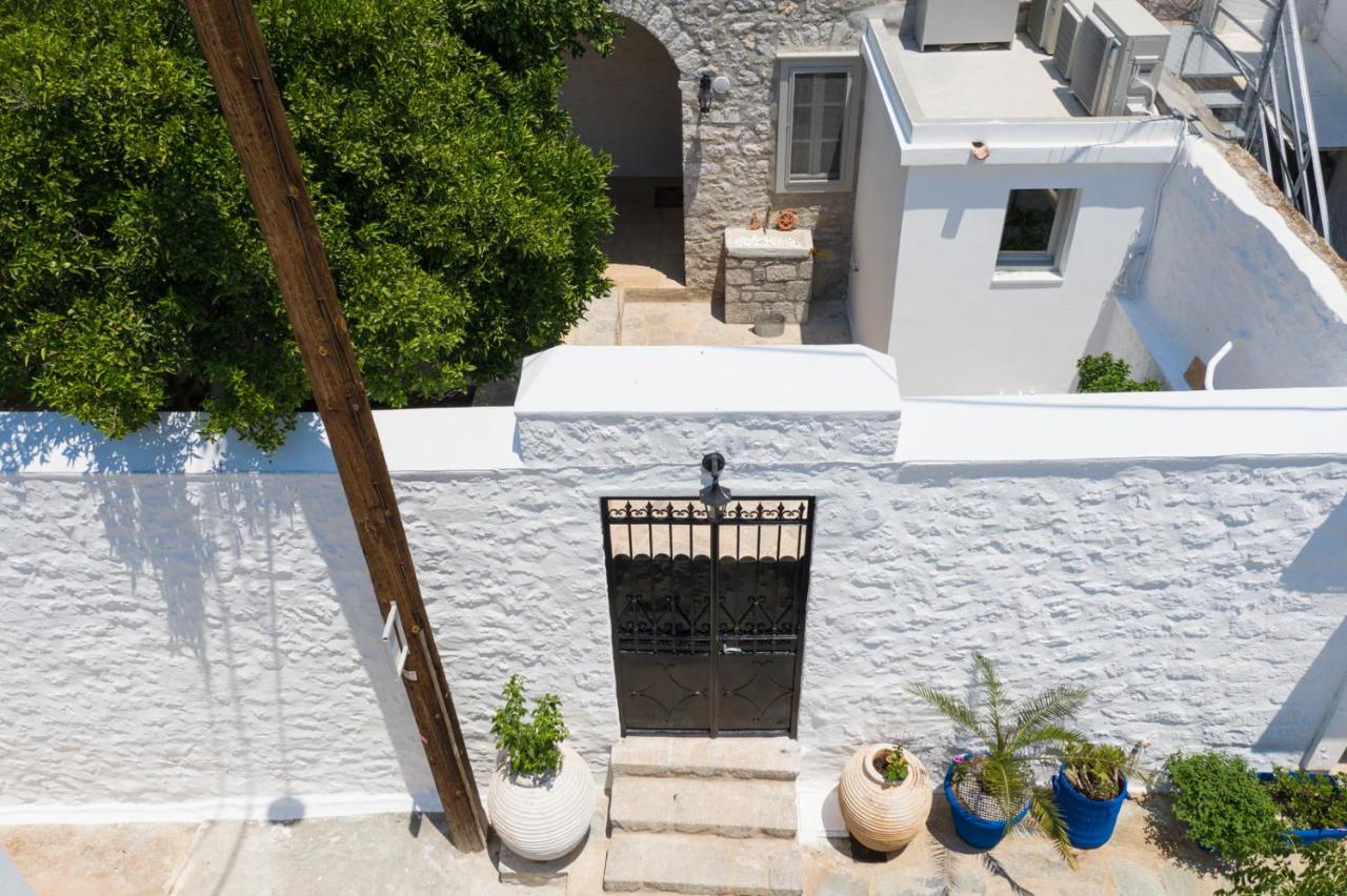 LIVIN Hydra Garden Suite - Bed and Breakfast