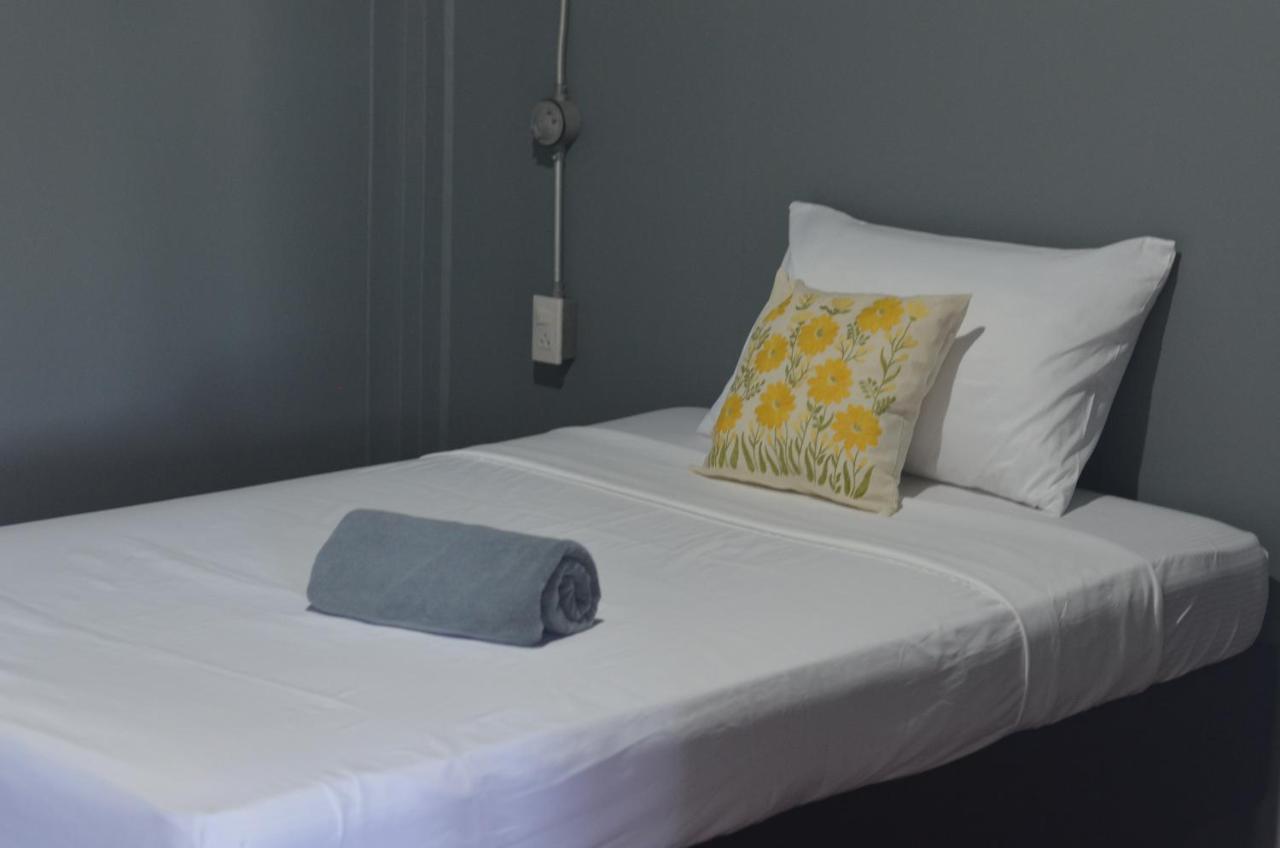 Standard Twin Room with Shared Bathroom