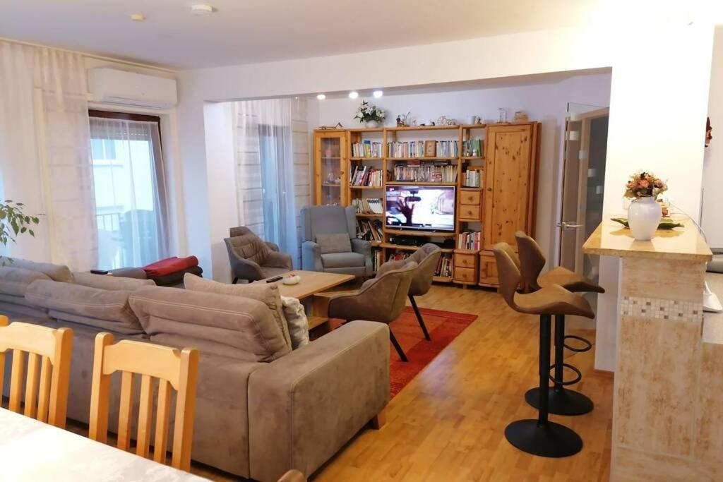 Beste Lage im Zentrum und am Hofgarten 150qm mit Klima, 2xBalkon, Aufzug, Familienfreundlich - Bed and Breakfast Bayreuth