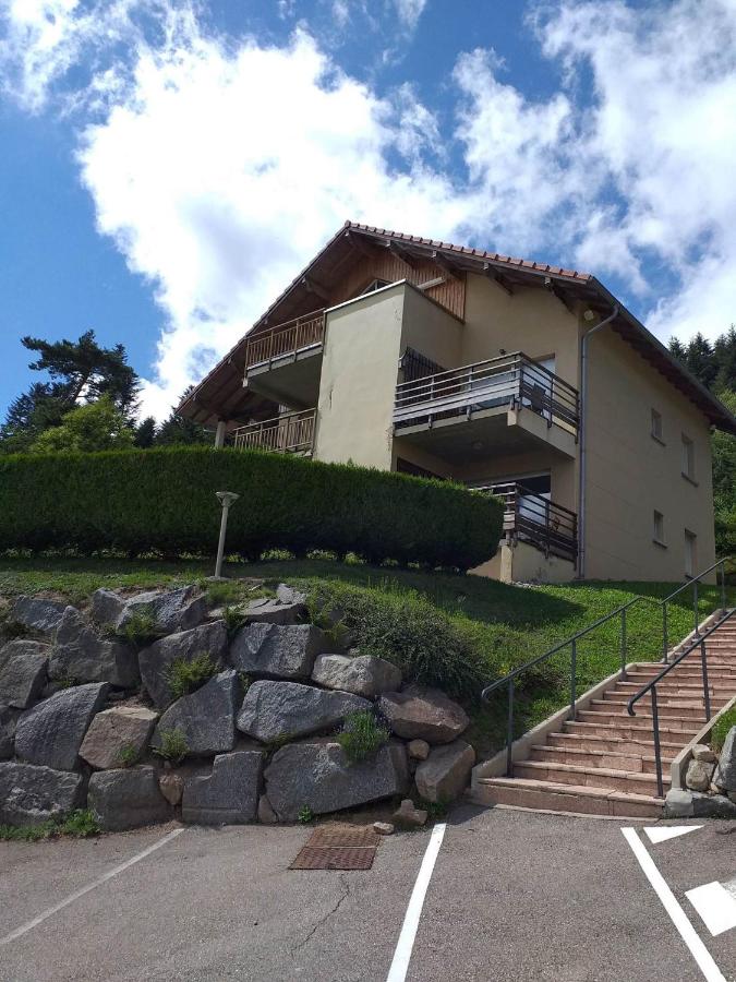 Apartment with Mountain View