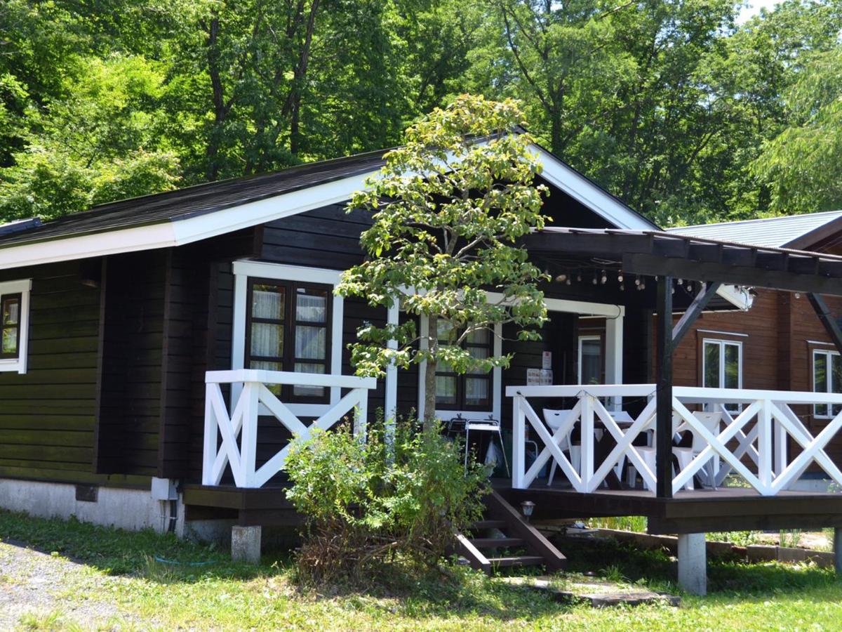 Christmas Cottage White (4 Adults)