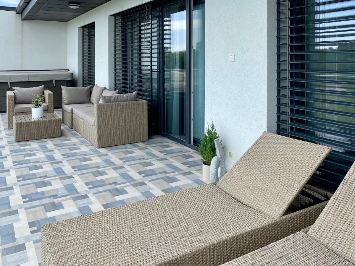 Royal Blue - luxurious flat with 5-star view over Lake Balaton - B&B Keszthely