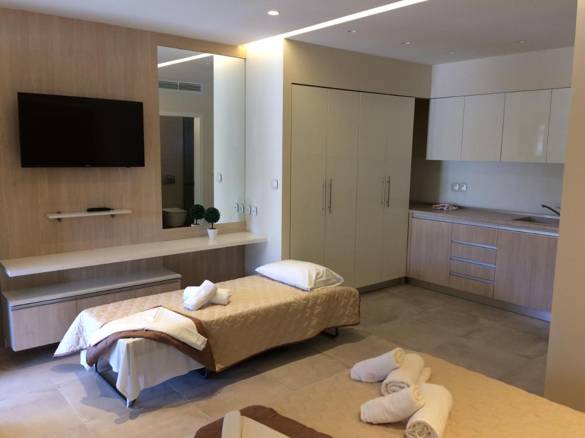 Deluxe Double Room (2 Adults + 1 Child)