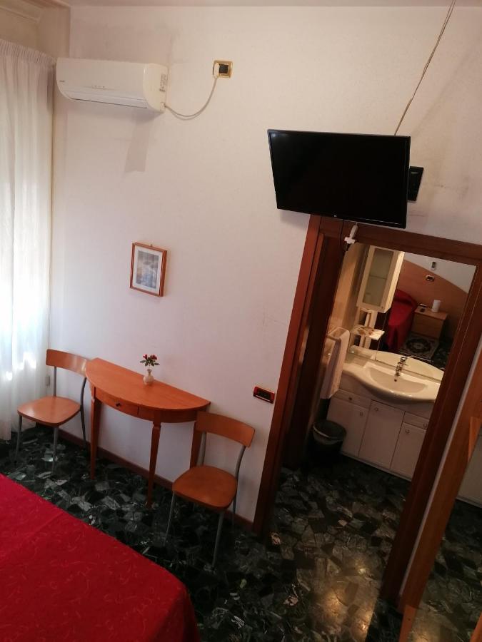 Doppel-/Zweibettzimmer mit eigenem Bad