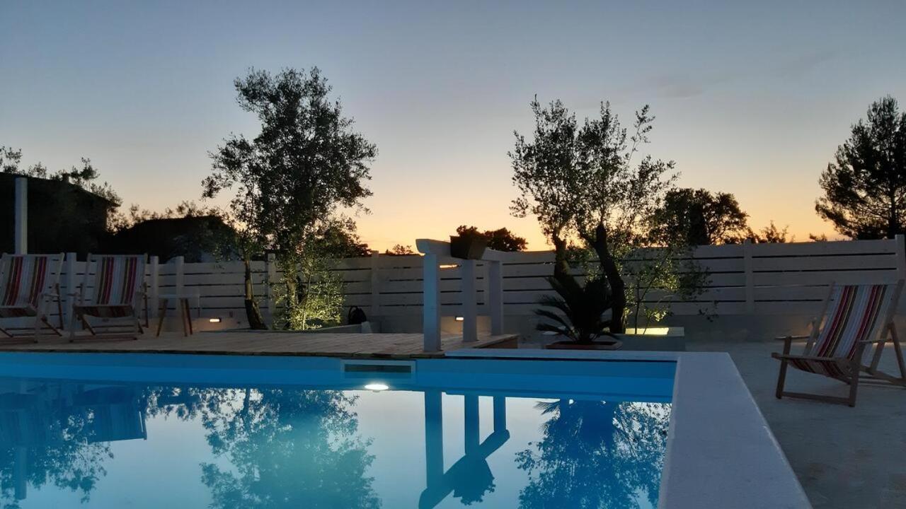Apartment mit Poolblick