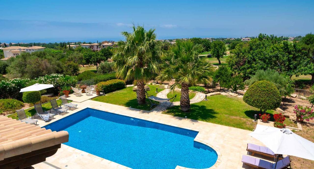 B&B Kouklia - 4 bedroom Villa Lofou with private pool and sea views, Aphrodite Hills Resort - Bed and Breakfast Kouklia