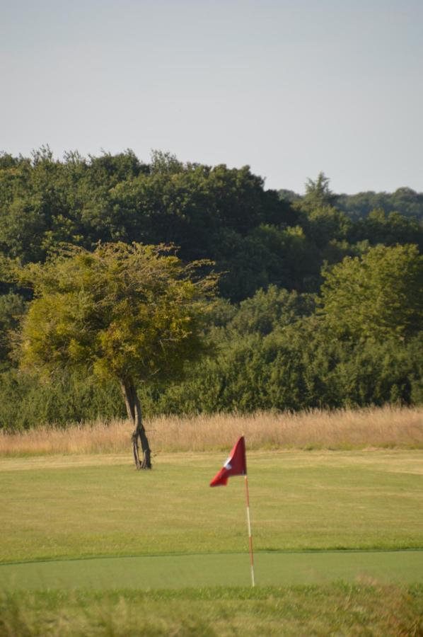 Cottages du Golf Fleuray-Amboise - Bed and Breakfast