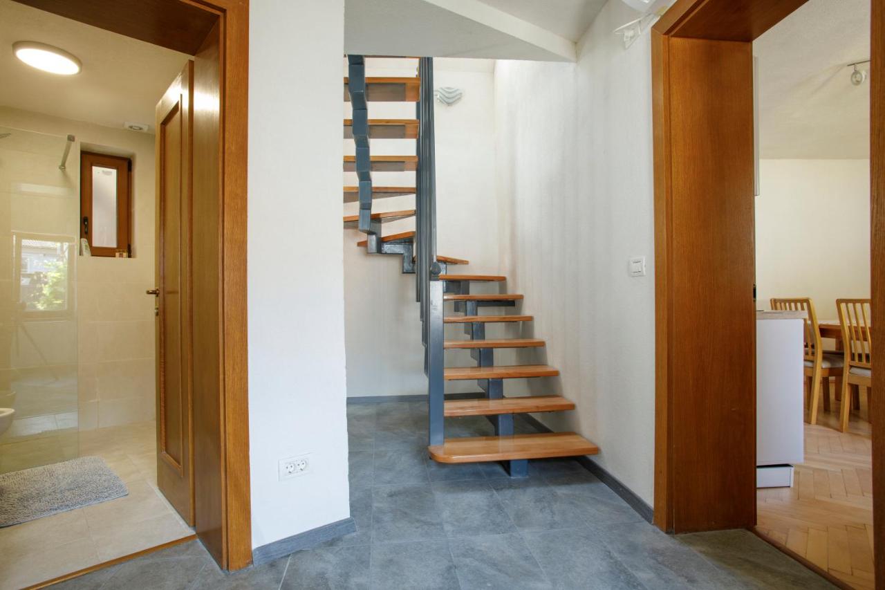 AKI GRAY Apartment - B&B Braşov