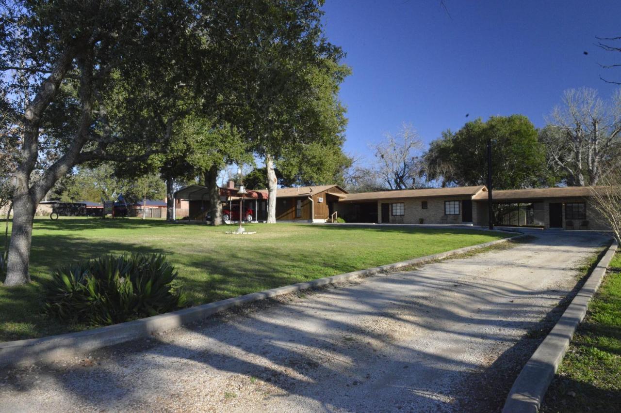 Shiner Country Inn - B&B Shiner