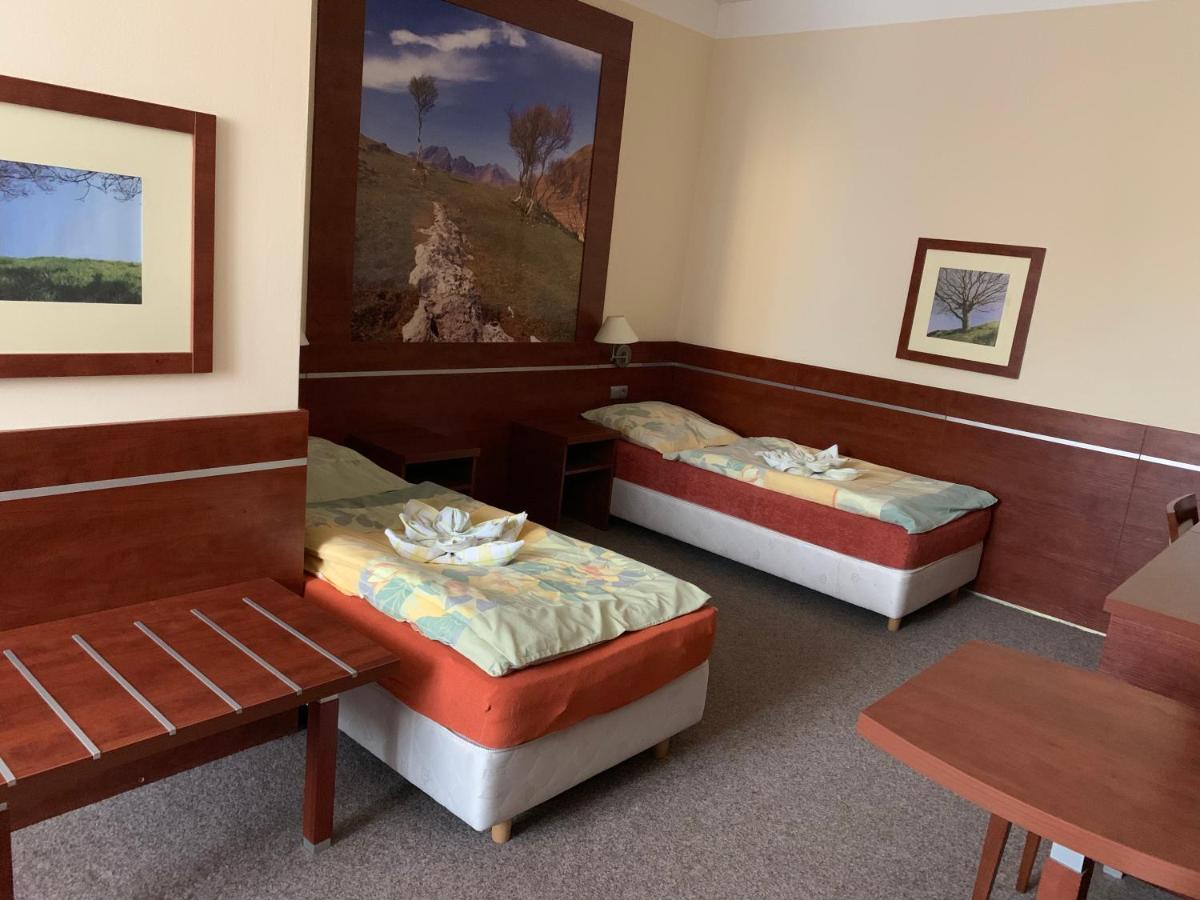 Chambre Lits Jumeaux avec Salle de Bains
