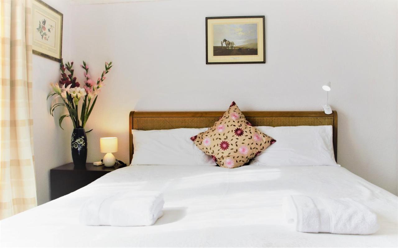 B&B Chichester - The Witterings Bed and Breakfast - Bed and Breakfast Chichester
