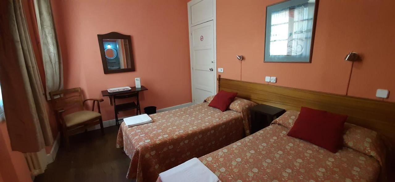 Zweibettzimmer mit Gemeinschaftsbad