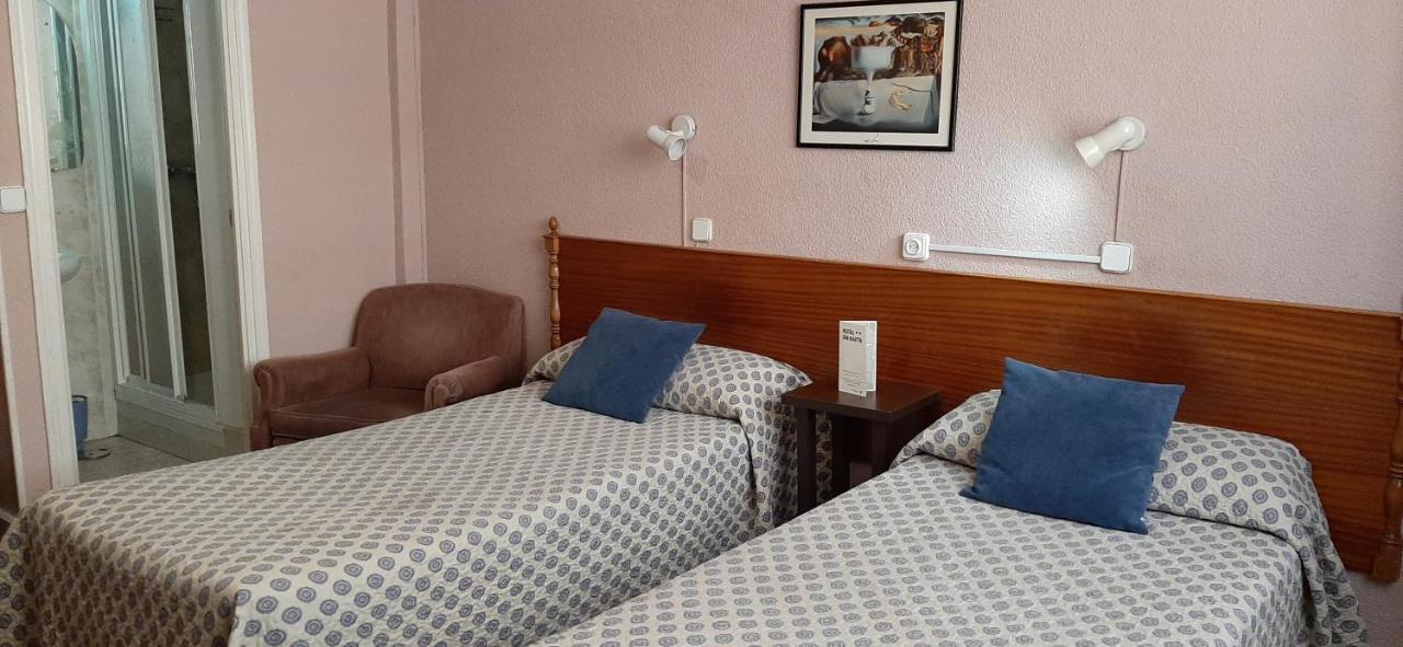 Dreibettzimmer mit Gemeinschaftsbad