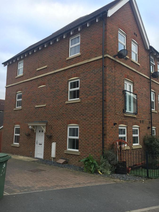 Mannys Apartment - Nice & Cozy 4Bed Flagship Lodge - B&B Sittingbourne