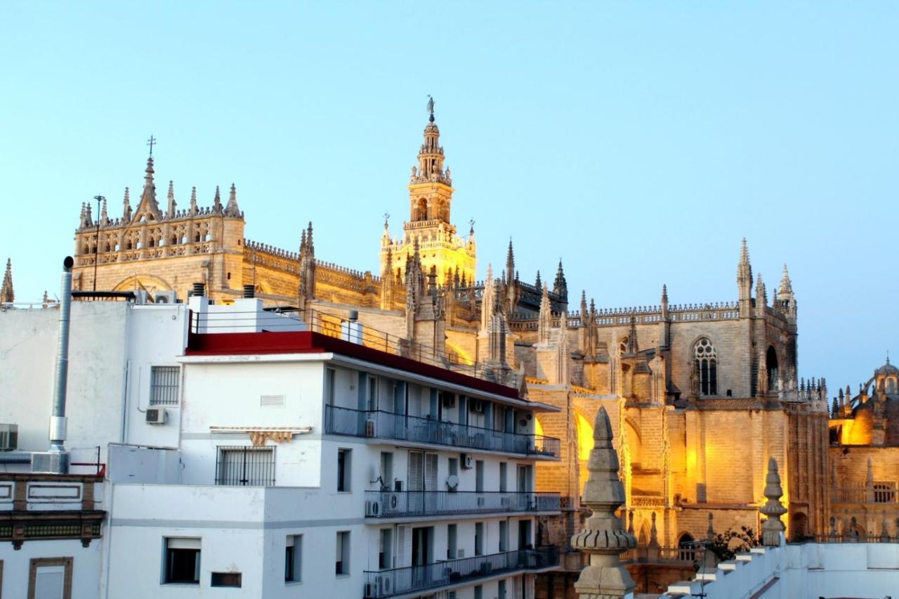 HomeySeville-Amazing Views Cathedral Tomas de Ibarra - 8 pax, Parking Optional - B&B Sevilla