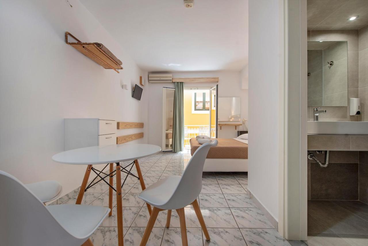 Studio mit Balkon