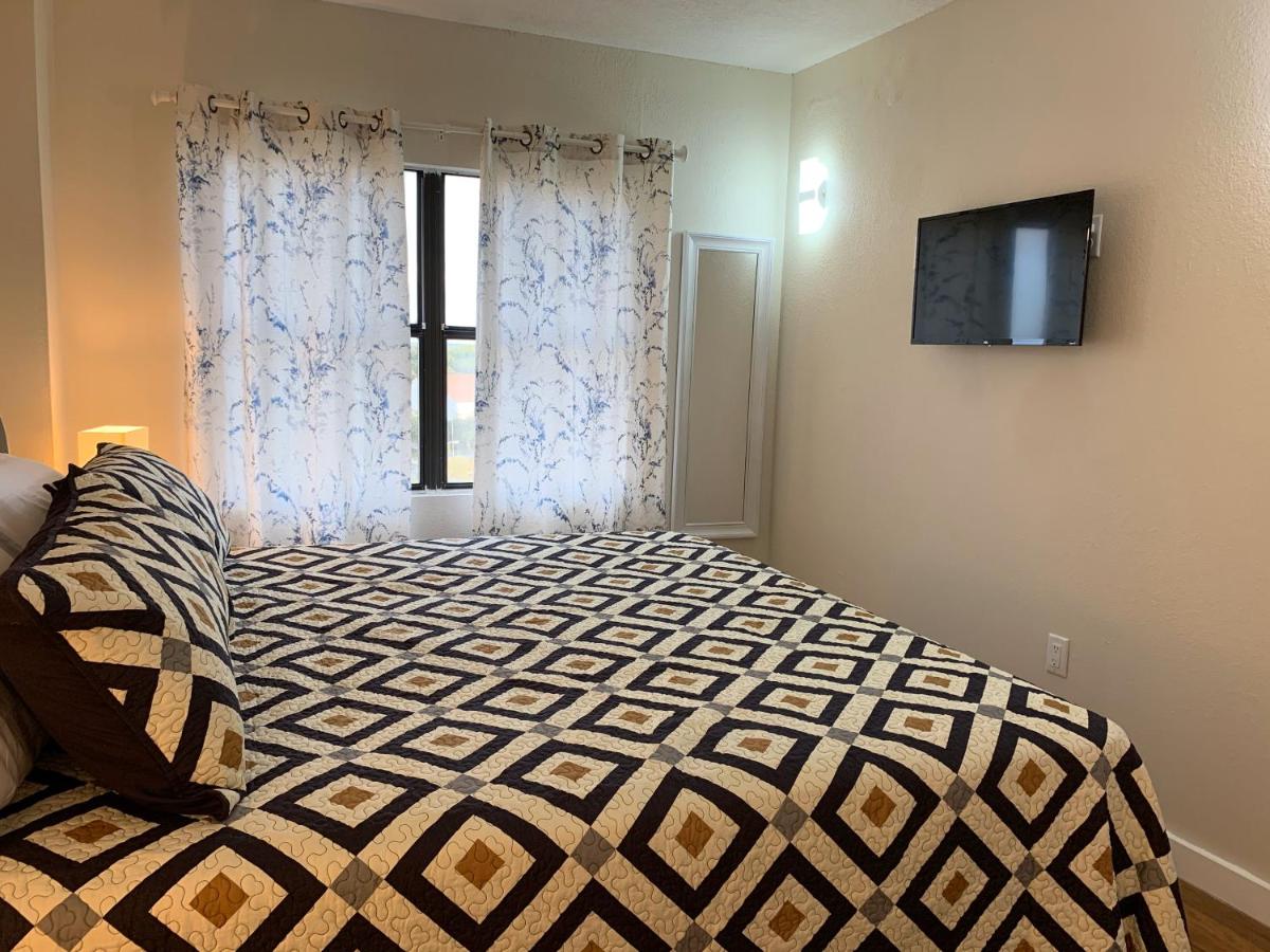 18-Universal and Heart of International Dr - B&B Orlando