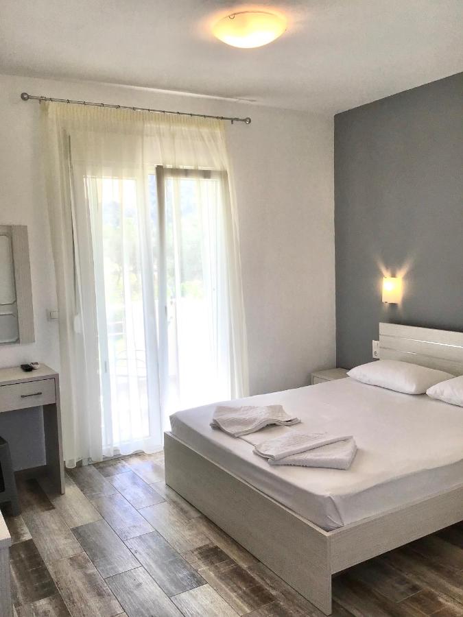 Doppelzimmer mit Balkon und Meerblick