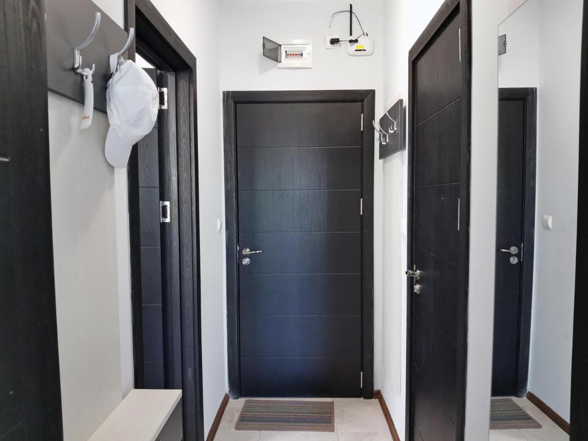 Family Apartment for Short-Term Vacation - B&B