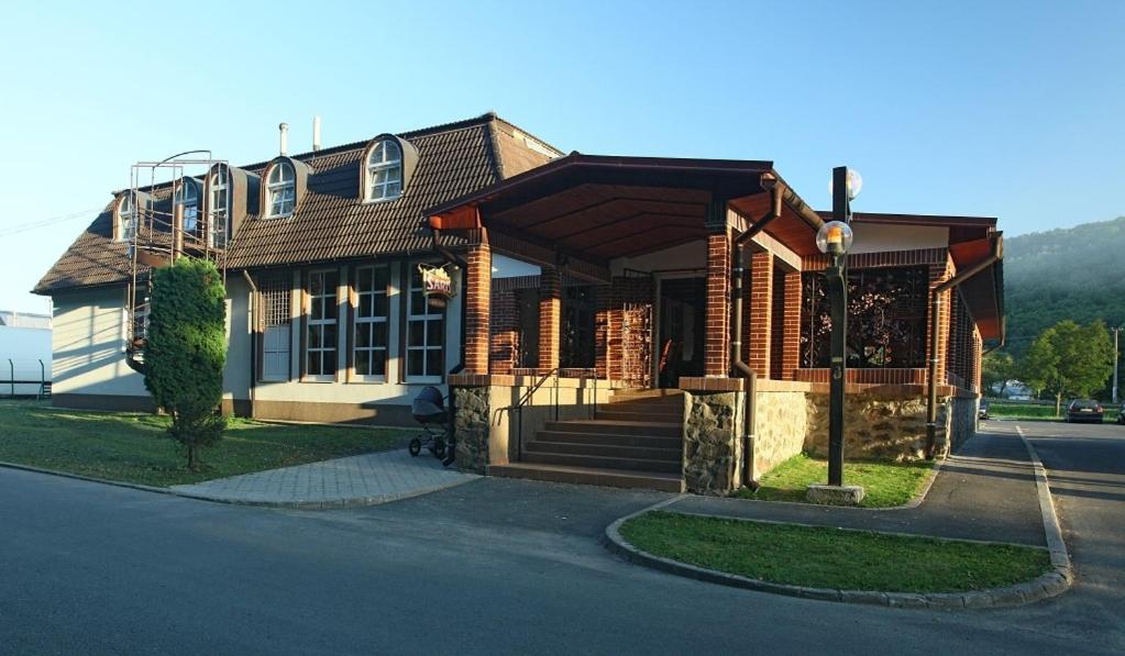 B&B Stakčín - Hotel Armales - Bed and Breakfast Stakčín