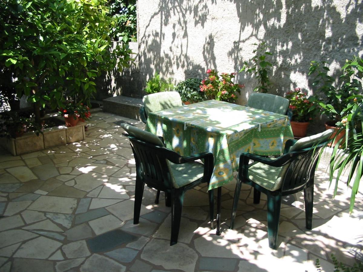 Apartments Bugenvila - Ferienwohnung Omiš
