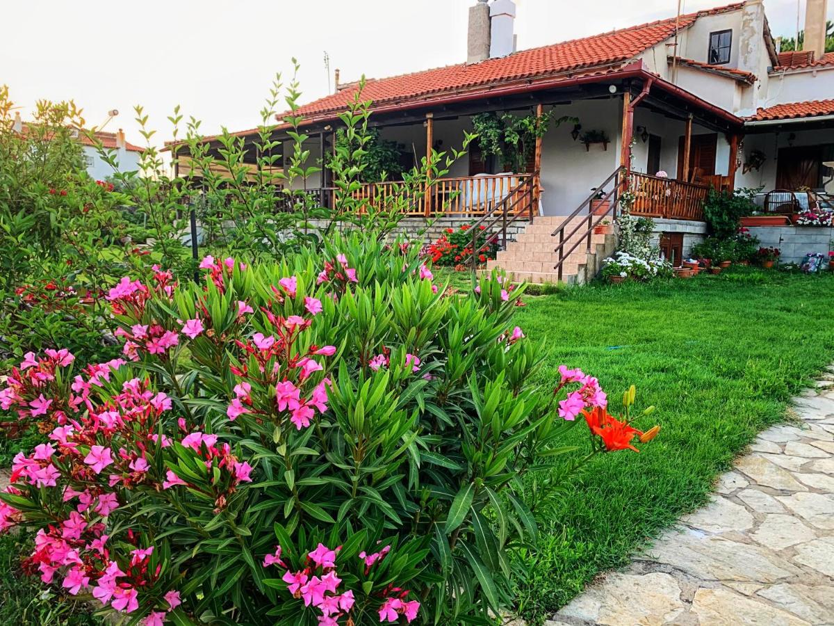 Ivonnis Garden 120m from Dikella Beach Denize & BBQ - B&B Mesimvría