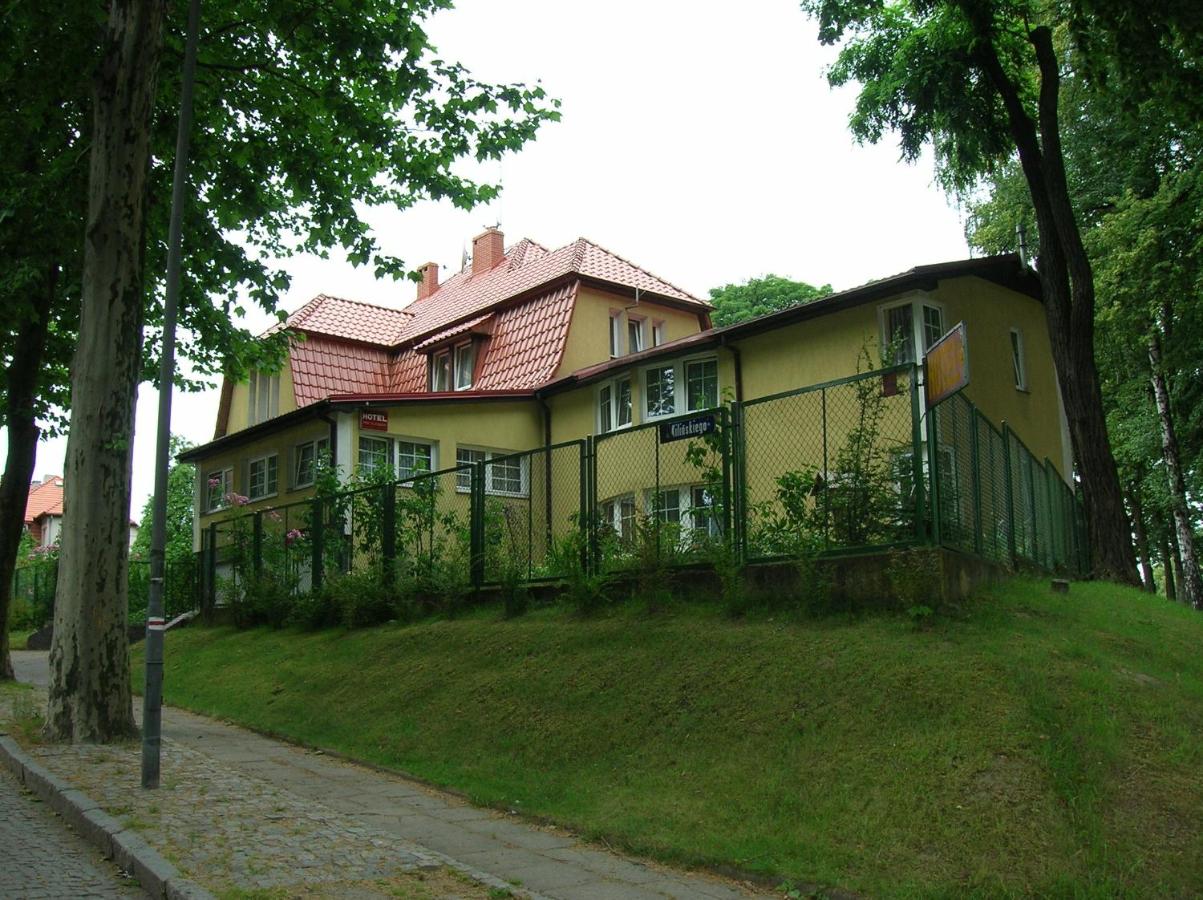 B&B Trzebnica - Hotel Pod Platanami - Bed and Breakfast Trzebnica