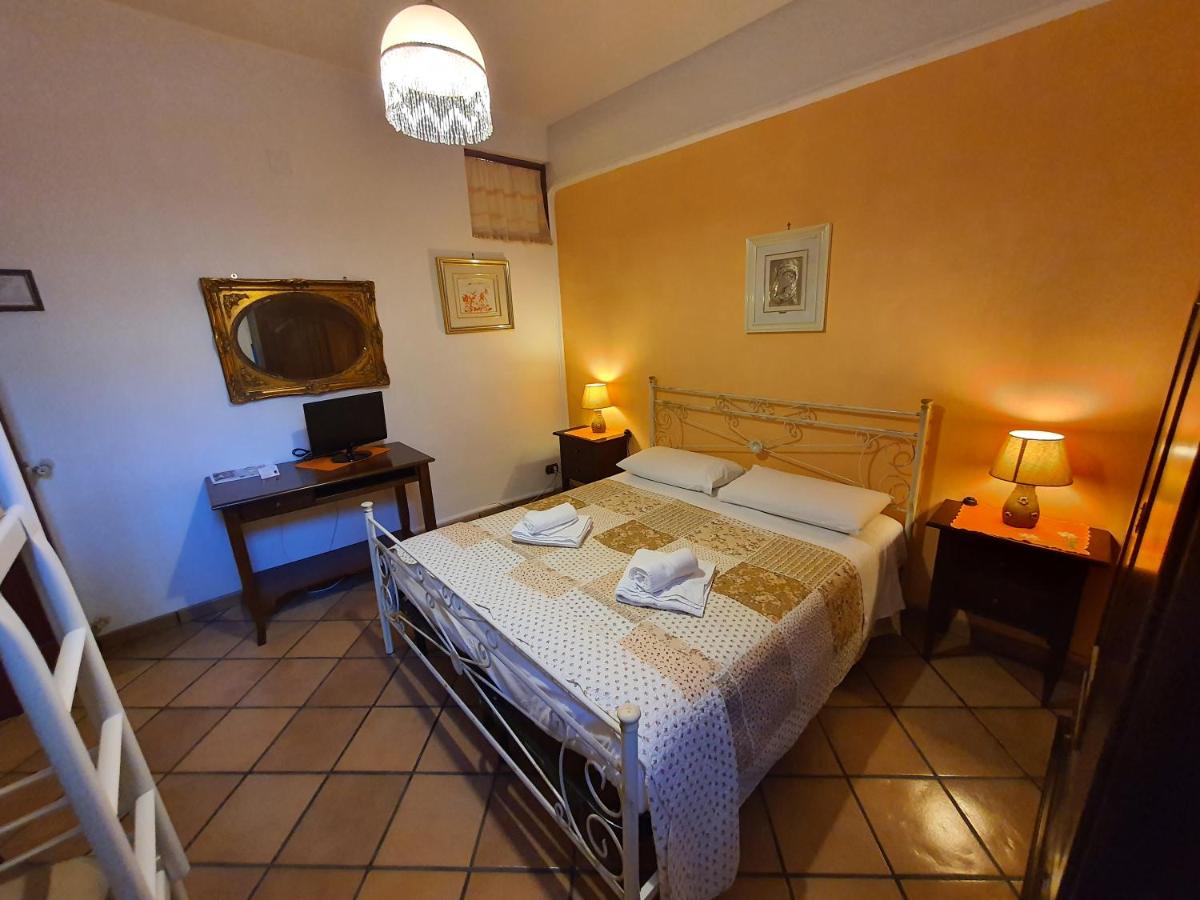 Tweepersoonskamer met 1 of 2 Bedden en Eigen Externe Badkamer