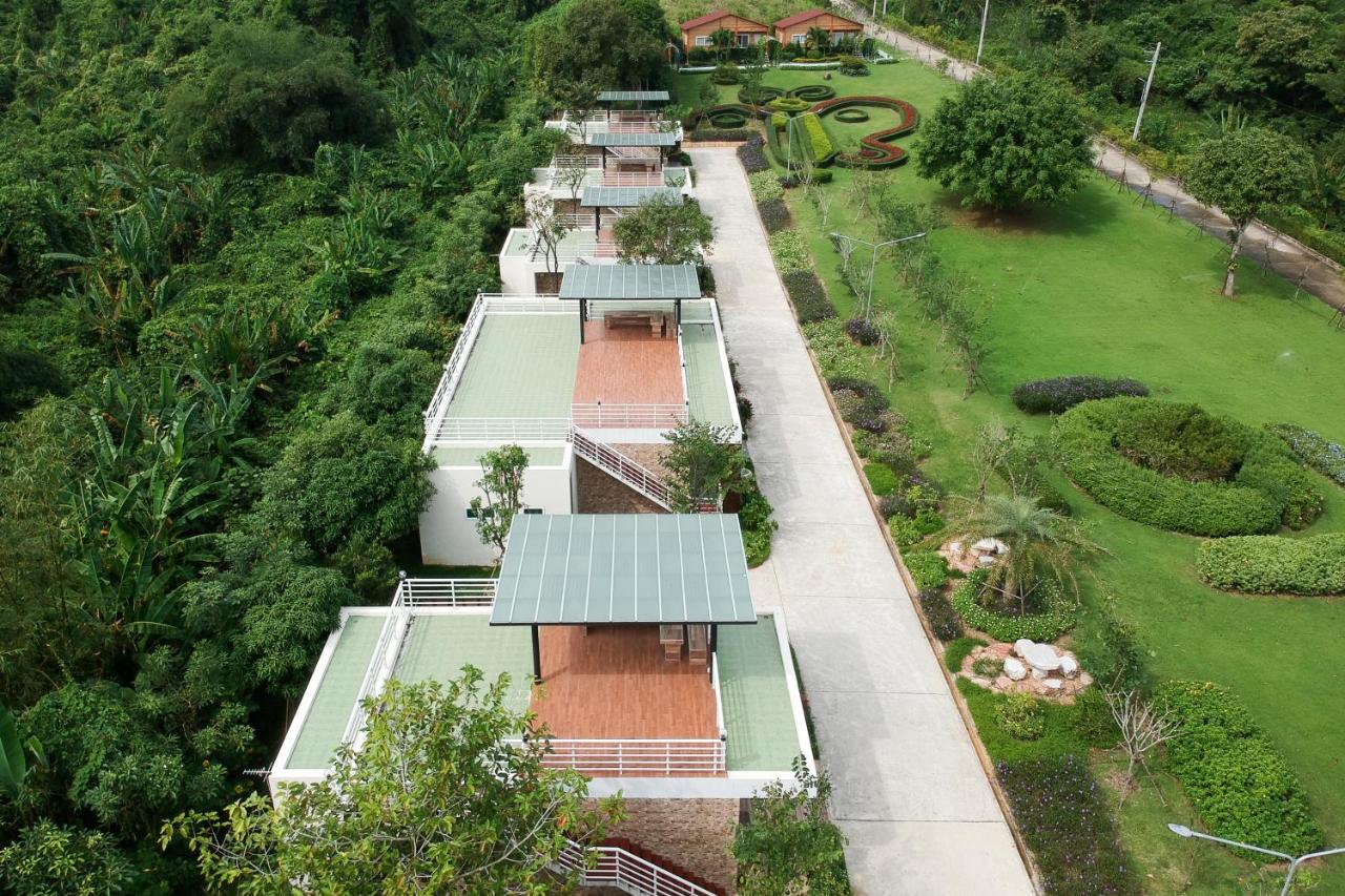 Villa with Garden View