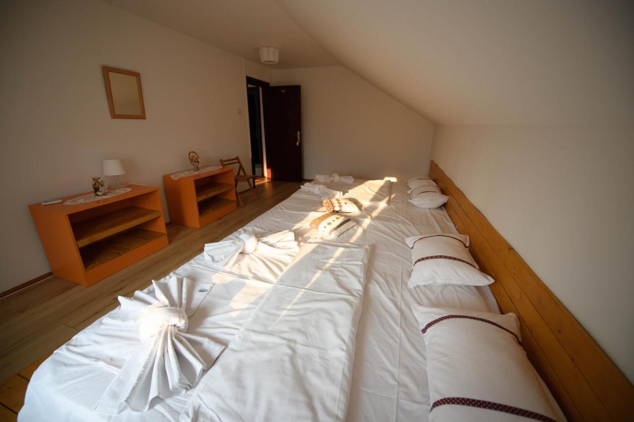 Camera Quadrupla con Bagno in Comune 