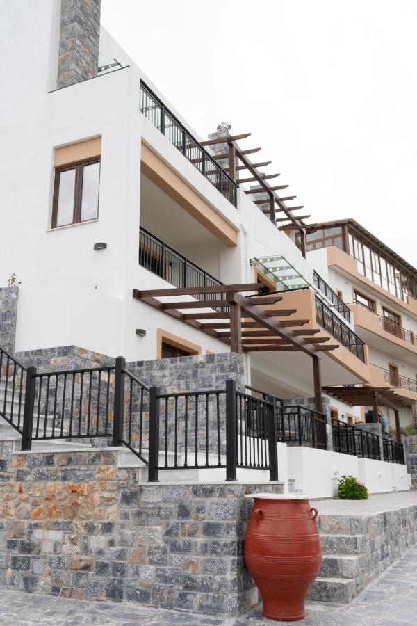 Dictamus Homes - Bed and Breakfast Magoulás