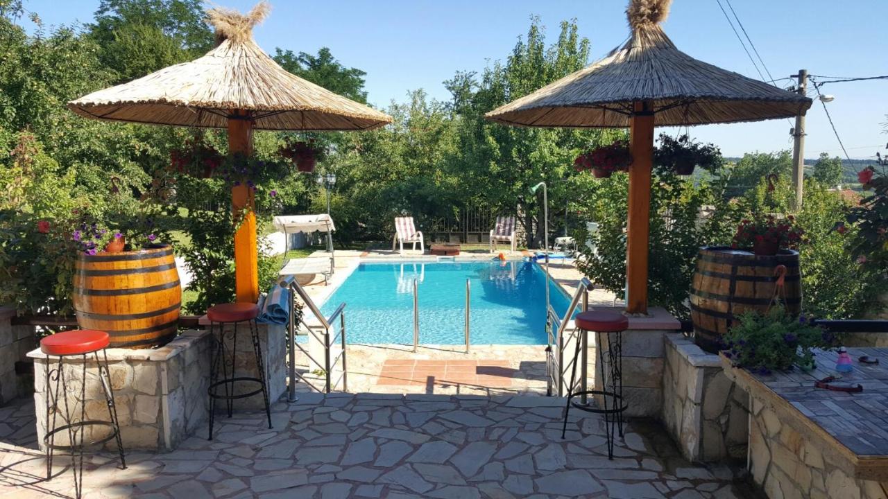 B&B Mala Moštanica - VILA PEKEČ - Bed and Breakfast Mala Moštanica