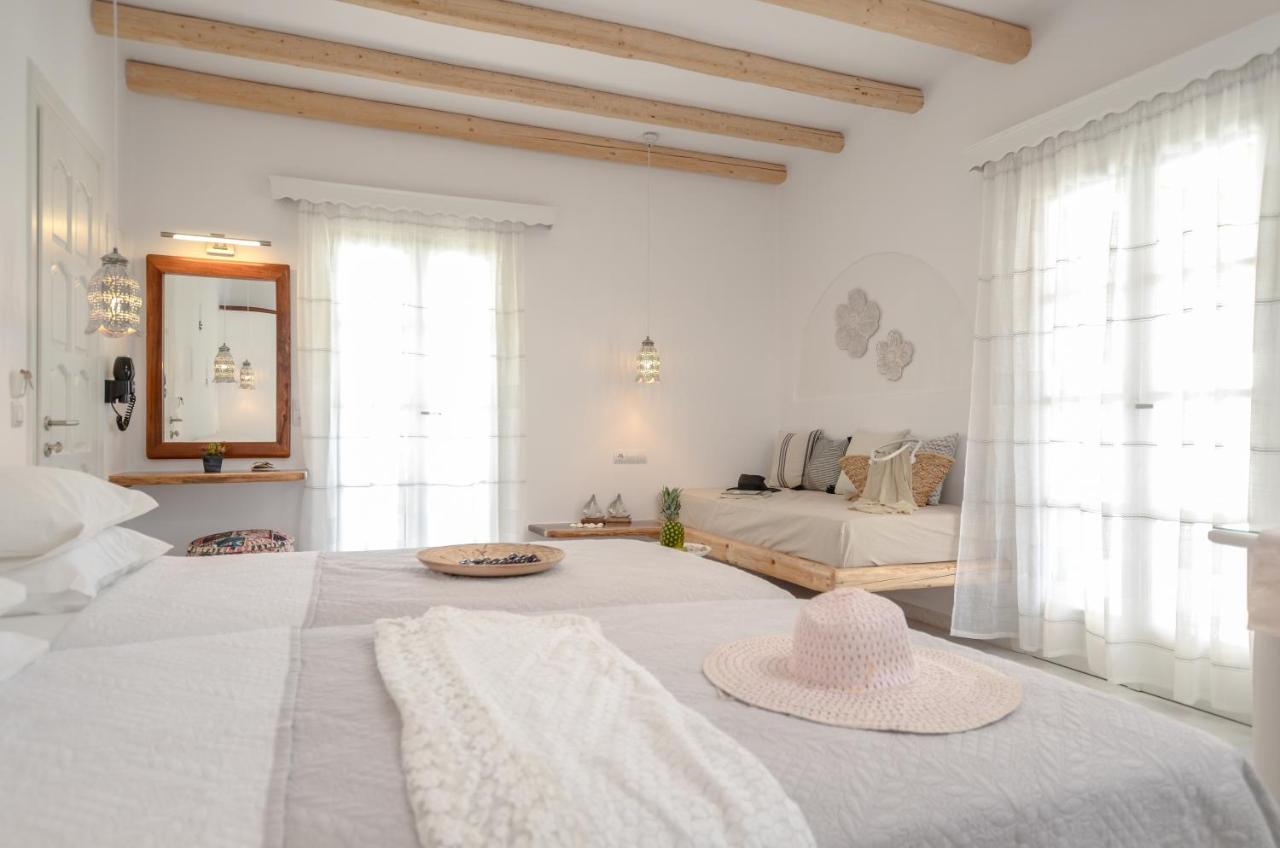 Studio mit Poolblick