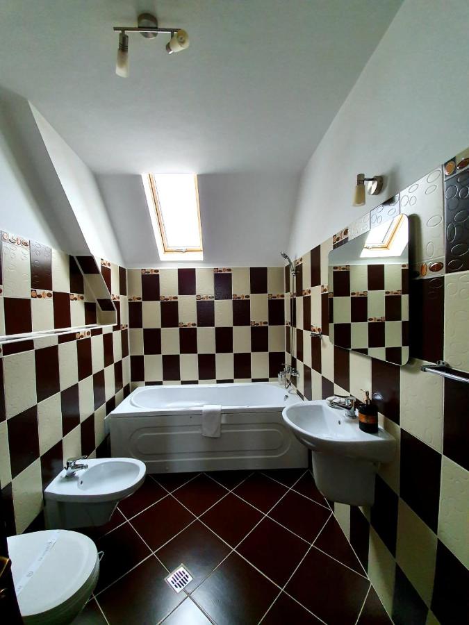 Estudio con balcón