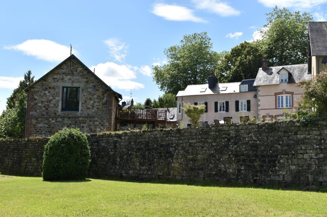 B&B Le Neufbourg - Two Seperate Charming Self Contained Gites in Le Neufbourg -Mortain - Bed and Breakfast Le Neufbourg