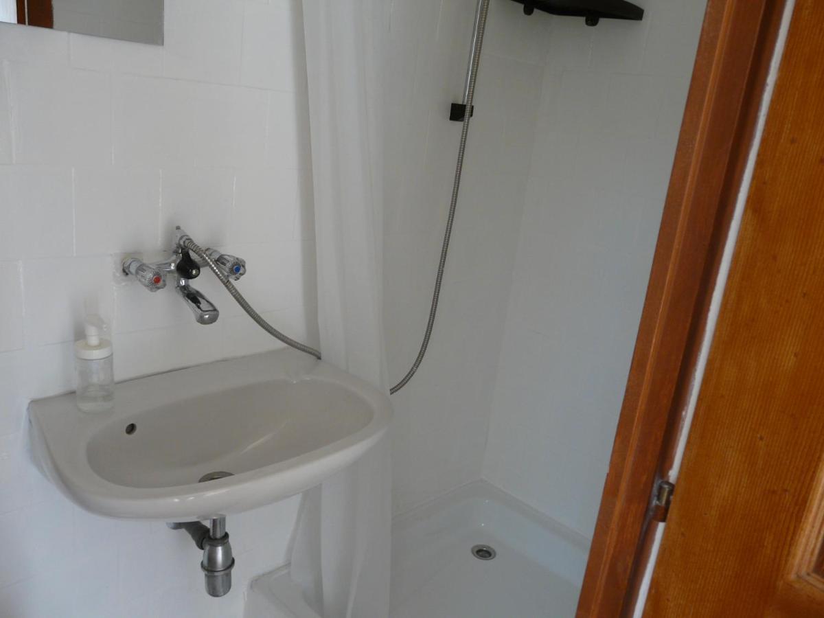 Zweibettzimmer mit Bad