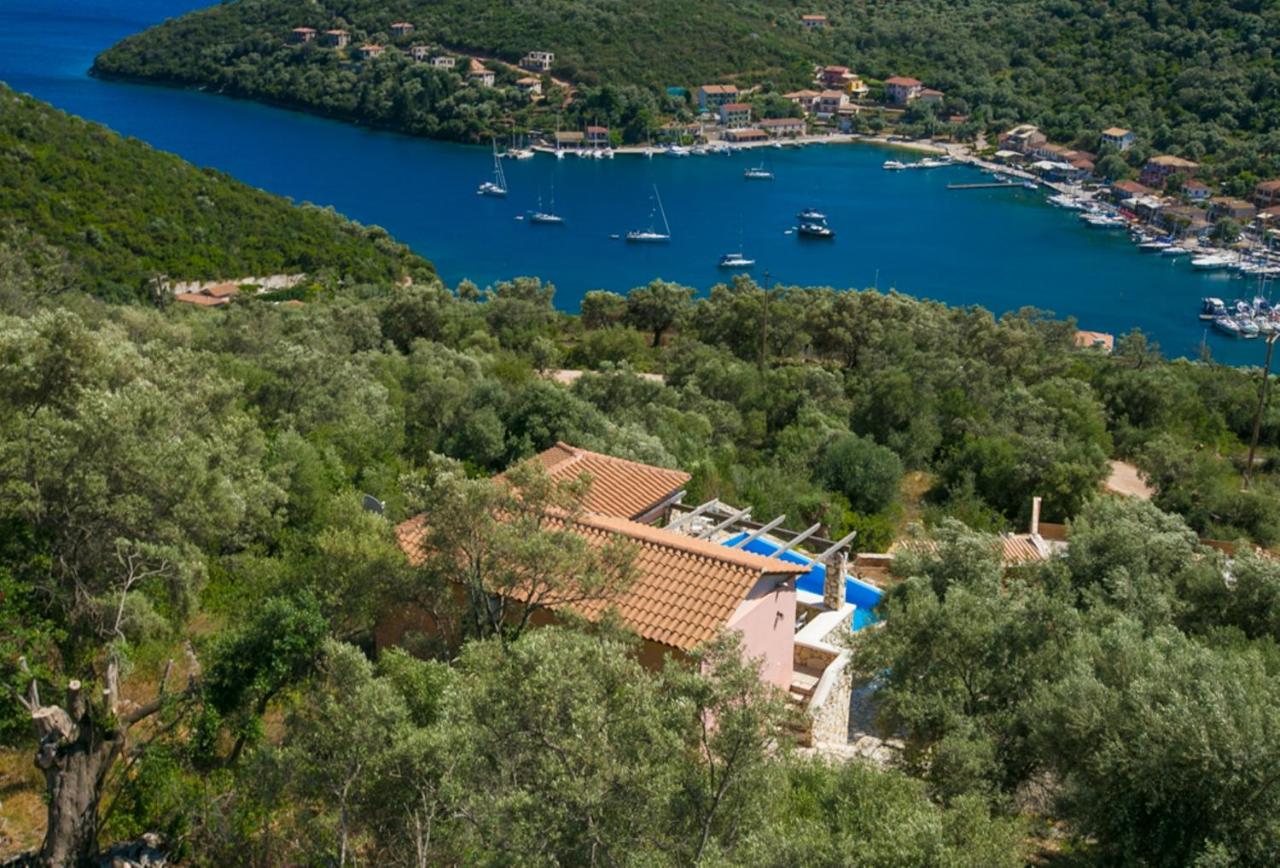B&B Sývota - SivotaBayVillas Lefkada - 3 bedrooms villas with sea view & private pool - Bed and Breakfast Sývota
