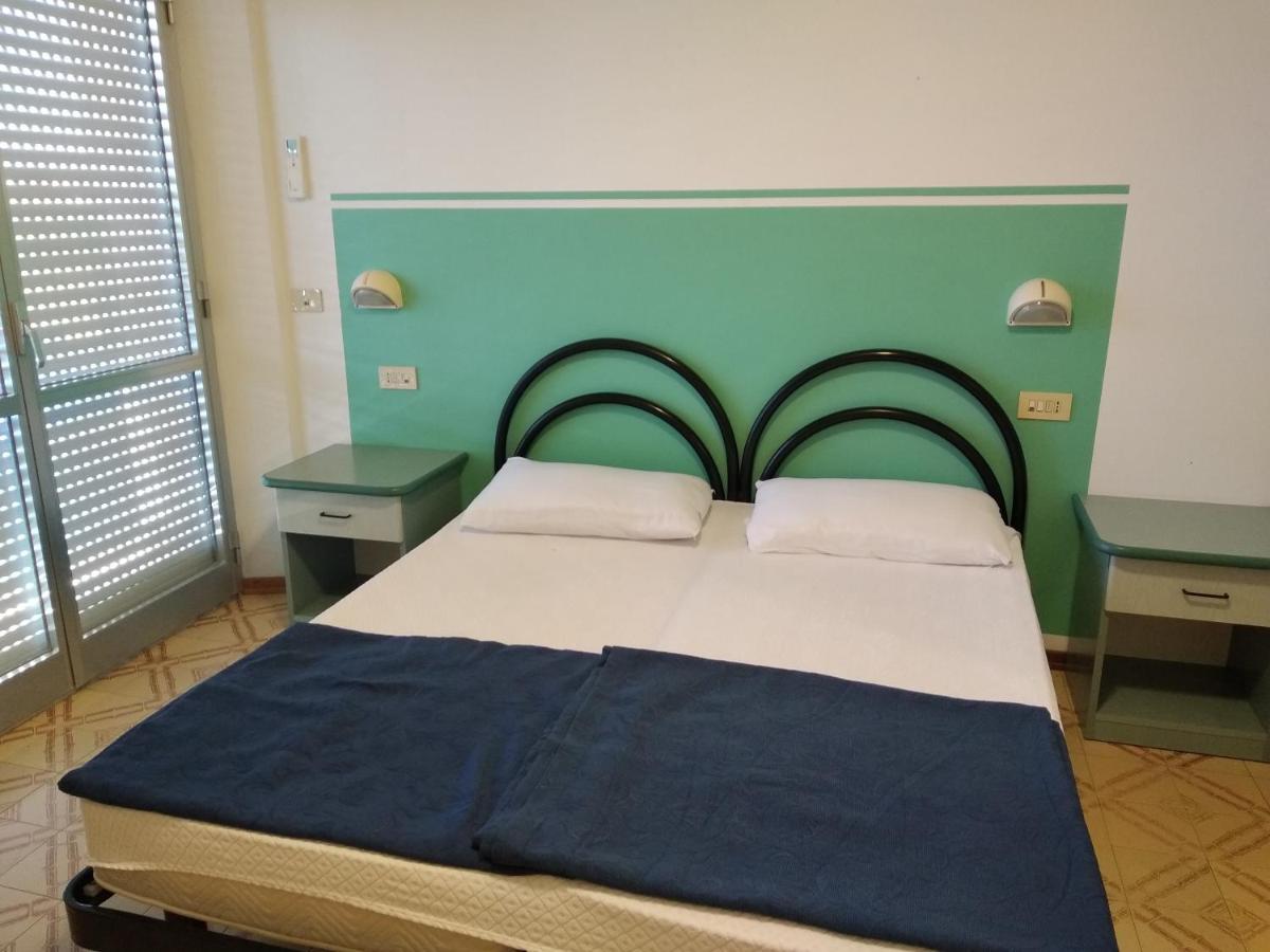 Doppel-/Zweibettzimmer mit Bad