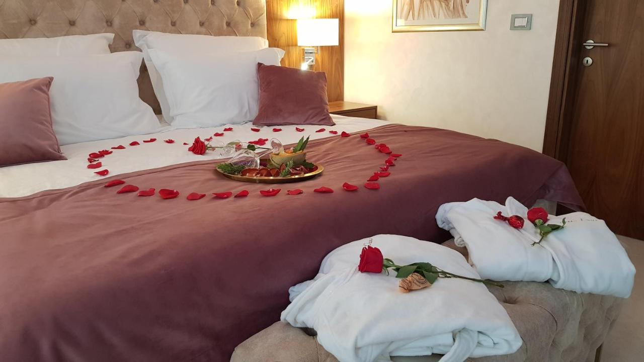 Superior Zimmer mit Kingsize-Bett, Balkon und Poolblick 