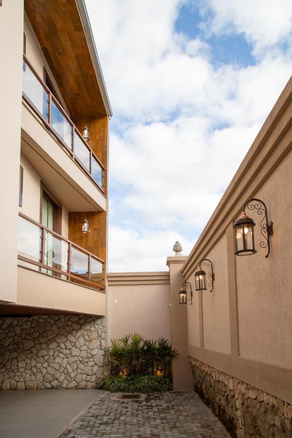 ESPAÇO 250 - Apto mobiliado, 3 quartos, sendo uma suíte, banheiro social, cozinha completa, sala de estar, ar condicionado, tv e internet - Chambres d’hôtes