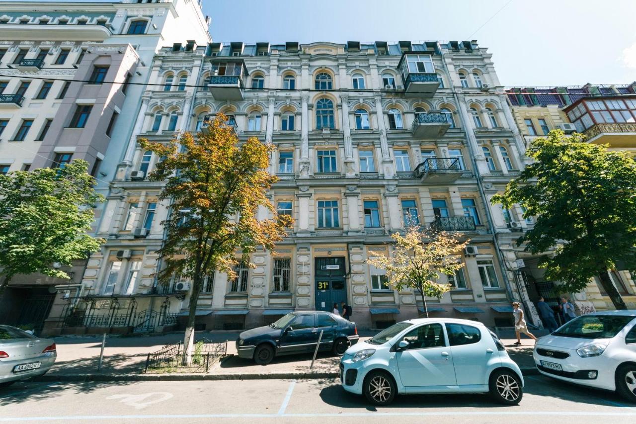 VIP near Premier Palace & Arena city - B&B