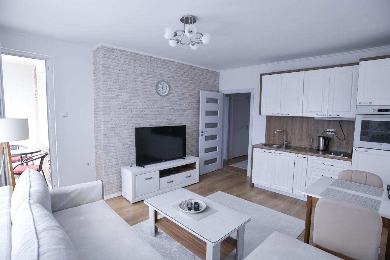 B&B Priština - White Apartment - Bed and Breakfast Priština