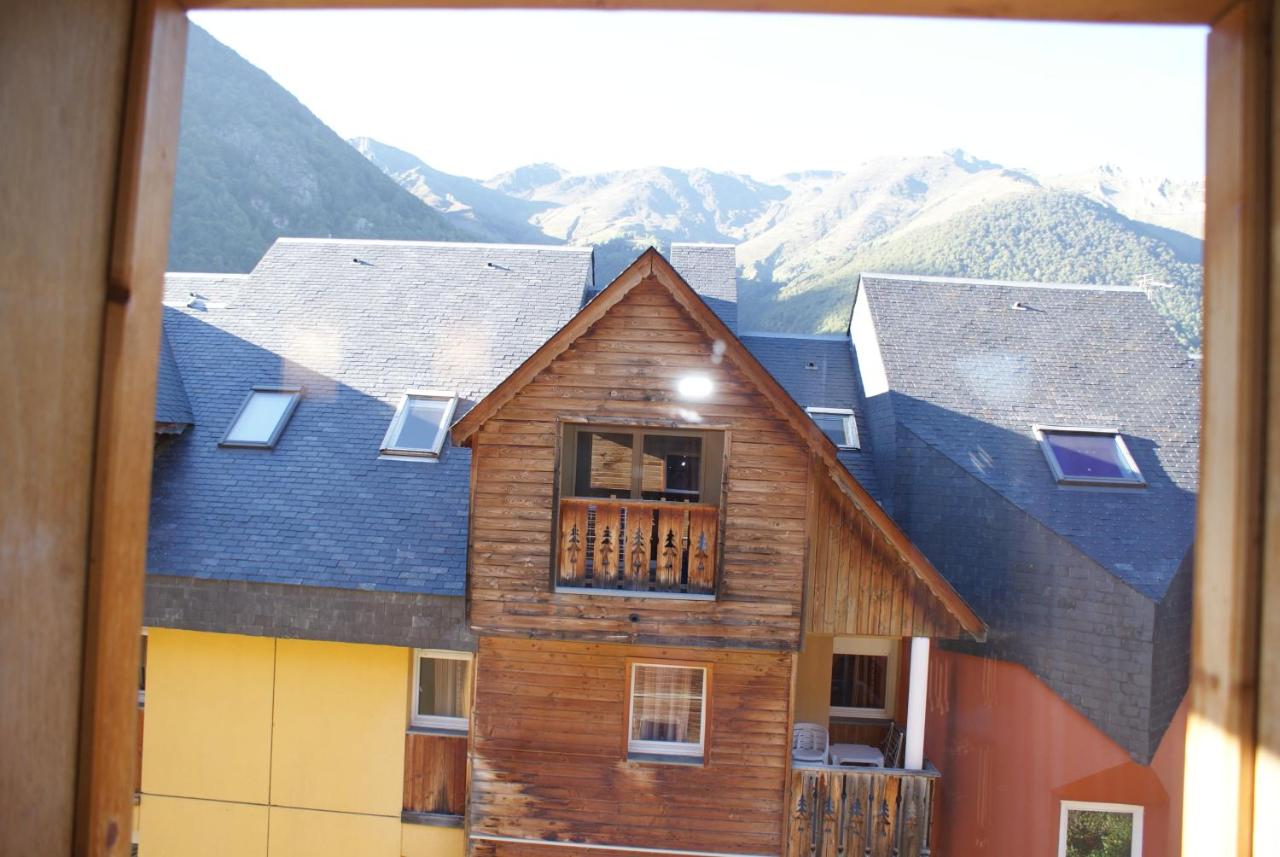 Apartment with Mountain View