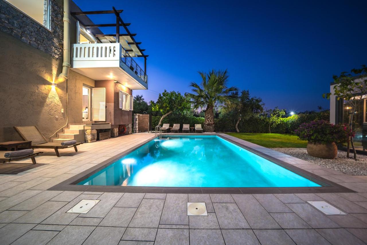 B&B Kissamos - Petronila Luxury Villa with heated private pool - Bed and Breakfast Kissamos