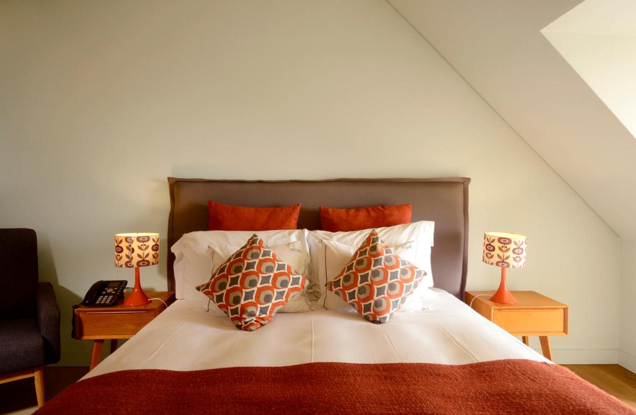 Deluxe Two-Bedroom Apartment with River View
