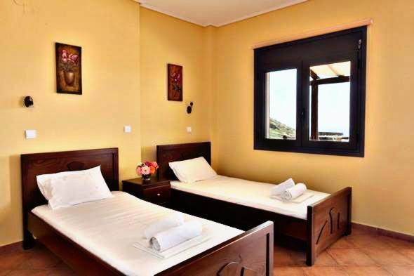 Studio (2 Adults)